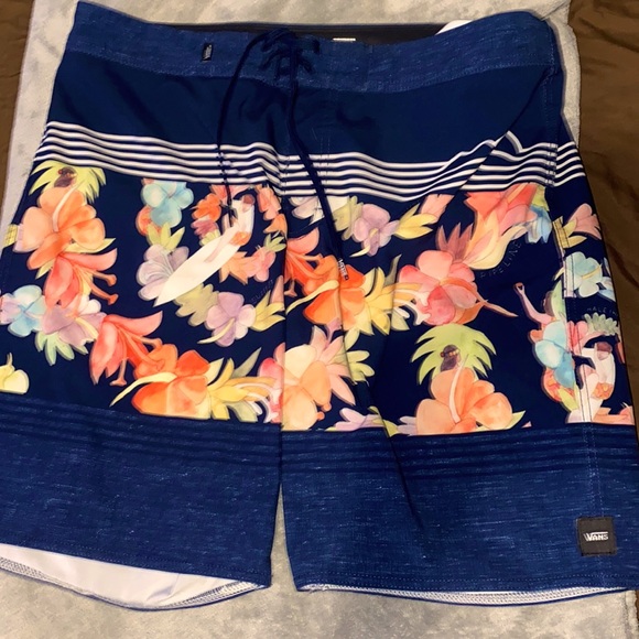 Vans board shorts - Picture 1 of 5